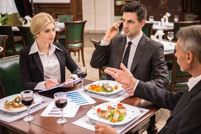 Feier des Arbeitgebers anlässlich der Verabschiedung eines Arbeitnehmers führt nicht zu steuerpflichtigem Arbeitslohn